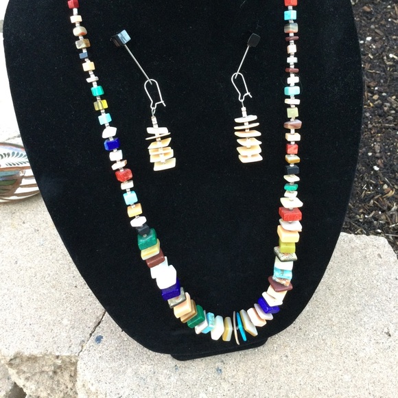 Vintage Native American Multi Stoned / Shell Graduated Necklace and Earrings set - Picture 11 of 11